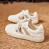 Zapatos Blancos Mujer 2025 Primavera y Otoño Nuevo Estilo para Mujer Pies No Cansados Suela Suave Zapatillas Versátiles ins Calzado Casual de Tabla