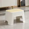 Banqueta Pequena de Plástico Espessado para Uso Doméstico na Sala de Estar, Banqueta Apoio para Pés Infantil, Empilhável para Armazenamento, Antiderrapante, Robusta e Durável