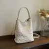 Bolsa de palha trançada de nicho super popular para mulheres, nova bolsa transversal versátil de verão 2026, bolsa de mão super popular da moda, bolsa de balde