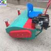 Máquina cardadora de césped deportivo a gasolina pequeña máquina cepilladora de pista de campus máquina limpiadora de hierba cardadora de césped eléctrica