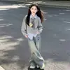 Conjunto de Sudadera de Dos Piezas para Niñas Otoño 2026 Nuevo Estilo Coreano Pantalones de Mezclilla Modernos Conjunto de Dos Piezas para Niños Mayores