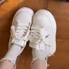 Tênis brancos de sola grossa, que aumentam a altura, cor branco leitoso, para mulheres, sapatos super populares da primavera e outono de 2026, sapatos femininos versáteis, tênis para estudantes, mocassins