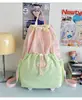Mochila de Cordão Roxo Taro e Verde Menta em Tecido Leve Plissado, um Estilo Fresco para Amigos, Perfeita para Acampamento