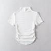 Camiseta de manga corta con cuello vertical estilo europeo y americano para mujer, verano 2023, corte entallado, dobladillo irregular, arrugado y corta.