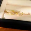 Aretes de clip de hoja de circonita para mujer sin perforaciones, estilo minimalista, pendientes de nicho únicos y elegantes, lujo ligero con un toque de alta gama, venta al por mayor
