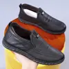 Novos sapatos masculinos de primavera, respiráveis, impermeáveis, antiderrapantes, modernos e versáteis, sapatos de couro pretos para negócios, tênis casuais, atacado