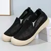 Zapatos de Tela Old Beijing de Nuevo Estilo para Mujer, Zapatos Casuales de Malla Hueca Transpirables, Suela Suave, Antideslizantes, Zapatos de Malla para Personas de Mediana Edad y Mayores