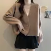 Cardigan Suéter Curto de Manga Longa com Senso de Design Feminino Primavera e Outono Gola V Macio Textura de Cera Estilo Coreano Preguiçoso Slim Top de Tricô