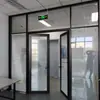 Fabricante de Jiangxi ofrece mamparas de oficina minimalistas de aleación de aluminio, incluyendo mamparas altas para edificios de oficinas y salas de conferencias, y mamparas de vidrio de una sola capa.