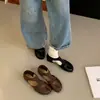 Zapatos únicos con diseño calado y estilo de punta dividida para mujer, nuevas sandalias casuales planas versátiles sin cordones para el verano 2026