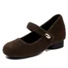 Roupa de Inverno Feminina 2025 Nova Tamanho Pequeno Quente Forrada com Lã Tamanho Pequeno 3233 Sapatos Baixos com Salto Grosso com Aumento Interno de Altura Sapatos de Pele