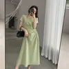 Vestido de mujer, nueva colección de verano 2026, con diseño calado, elegancia de estilo francés, silueta entallada, cintura ceñida y un vestido largo inspirado en Hepburn, perfecto para el verano y un estilo de nicho