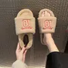Ins otoño felpa plano tira única bordado aplique perezoso algodón pantuflas estilo coreano 2026 pantuflas de pelo 3D para mujer uso exterior
