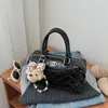 Bolsa de Ombro Acolchoada Fashion de Grande Capacidade para Mulheres 2025 Nova Bolsa Tote de Nicho de Luxo para Trabalho e Deslocamento