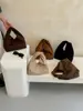 Nova bolsa plissada nuvem de camurça 2026, design retrô estilo coreano, exala uma vibe sofisticada e elegante, adequada para o dia a dia, pode ser carregada como bolsa de ombro, bolsa de axila ou bolsa de mão