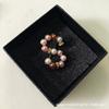 Broche profesional Amasht AMS con letras y diamantes de imitación de aleación de perlas, accesorio personalizado para chaqueta de mujer.