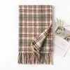 Bufanda gruesa de cuadros para otoño e invierno para niñas, calentador de cuello de invierno para parejas y estudiantes, elegante y cálido para ir al trabajo, chal con flecos estilo coreano