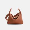 2025 primavera y verano nuevo bolso almohada tendencia de moda hombro diagonal portátil bolso de médico suministro directo de fábrica gran capacidad marea