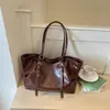 Bolsa feminina retrô de grande capacidade 2026 nova moda tendência versão coreana bolsa tote simples versátil bolsa de ombro para o dia a dia