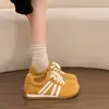 Zapatos de entrenamiento alemanes para mujer estilo retro rojo coreano 2026 nuevos zapatos de otoño para mujer suela gruesa estilo campus zapatos casuales deportivos de plataforma