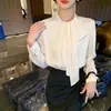 Foto Real da Nova Blusa Feminina de Manga Longa com Gola Alta em Cetim, Estilo Coreano Versátil, Outono 2026
