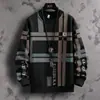 Camiseta masculina xadrez color block da moda, nova coleção outono/inverno 2026, modelagem solta, afina a silhueta, blusa casual de manga longa, segunda pele masculina