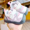Sapatos para bebês, novos modelos de primavera e outono, sapatos para bebês iniciantes de 1 a 2 anos, sola macia, antiderrapantes, anti-queda, sapatos single