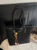 Bolsos de Gran Capacidad Otoño e Invierno 2025 Nuevo Estilo Retro para Viajar al Trabajo Bolso de Hombro para Mujer Bolso de Mano para Estudiante Universitario