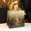 Bolso de Cuero para Mamá 2026 Modelo Nuevo Versátil Charol Estampado de Leopardo Elegante Gran Capacidad Bolso de Mano Tote para Mujeres de Mediana Edad