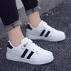 Tênis de corrida de couro para estudante do ensino fundamental, sapatos de lona para crianças grandes e médias, sapatos brancos pequenos para crianças estudantes, temporada de primavera e outono, tênis esportivos para meninos, meninas