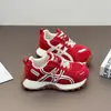 Zapatos de Padre de Suela Gruesa Rojos de Venta Caliente Europeos para Mujer, Nuevo Modelo Primavera Temprana 2026, Zapatos Deportivos Casuales para Exteriores