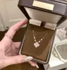 Popular Set de Collar, Pendientes y Pulsera Rosa con Forma de Concha y Flor de Cuatro Hojas de Xiaohongshu, Set de Collares de Nicho de Alta Gama para Mujeres