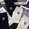 Calcetines Jisixiang para mujer, otoño e invierno, nuevos calcetines de media pantorrilla bordados de estilo coreano, de algodón peinado, de cintura alta, en blanco y negro, calcetines deportivos