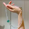 Corrente para Clavícula de Cristal Branco Quase Vítreo de Alta Qualidade 8mm com Design de Morango Verde Natural 17mm