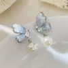 Pendientes de perlas de mariposa azul de alta calidad con diseño de nicho para mujer, nuevos y populares pendientes de moda de verano 2023.