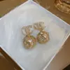 Pendientes de Perla Redondos Geométricos con Tachuelas de Diamante Color Plata, Lujo Ligero, Gama Alta, Exquisitos, Elegantes, Versátiles para Mujer