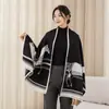 2026 Novo Lenço Feminino de Inverno Vintage com Estampa de Cavalos, Quente e Grosso, para Mães Jovens e de Meia-Idade, Xale de Cashmere para Ar Condicionado, Presente