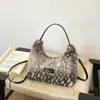 Bolso de mano peludo, simple y elegante, para mujer, nueva colección otoño 2026, moderno y chic, con una sensación relajada y cómoda, adecuado para llevar al hombro o cruzado
