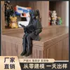 Frieren: Merchandise de Anime Beyond Journey's End - Figura da Frieren Sentada e Lendo, Decoração Criativa para Desktop