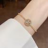 Pulsera ajustable de trébol de cuatro hojas giratorio de circón con sentido del diseño nicho, moda, personalidad, temperamento, joyería de lujo ligero al por mayor