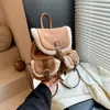 Mochila Pequeña Retro Nueva Otoño e Invierno 2026, Mochila de Terciopelo de Lana de Cordero, Mochila de Textura de Gama Alta de Nicho, Ligera