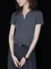 Camiseta de Manga Corta Estilo Retro para Viajeros para Mujer, Verano Ajustada con Cuello en V, Suéter Gris, Top Sencillo de Punto de Verano