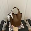 Bolso tipo cesta de verduras para mujer 2025 Nuevo Moda Otoño e Invierno Bolso de hombro de alta gama Ropa de trabajo Bolso cruzado versátil