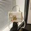 2026 Nuevo Bolso Cruzado Pequeño Cuadrado de Moda Casual para Mujer Estilo Retro Europeo y Americano con Hebilla de Candado de Cadena y Textura