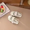 Sandálias Fechadas para Meninas 2026 Verão Novo Calçados Infantis Sapatos de Princesa para Menininhas Vazadas Sandálias de Praia para Bebê Modernas