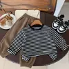 Ropa Unisex para Niños de Primavera y Otoño Camiseta Bebé con Estilo Personalidad Infantil Tendencia Estilo Coreano Bloque de Color Rayas Letras Moda Camiseta Base