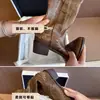 Botas Vaqueras de Remaches para Mujer 2025 Verano Retro Bordadas Corte en V Puntiagudas Marrones Largas Tacón Grueso Botas de Montar