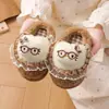 2026 Novas Pantufas de Algodão Infantis Desenho Animado Gato KT Meninas Quentes Forradas com Lã Antiderrapantes Sola Grossa Pai-Filho Casa Sapatos de Algodão