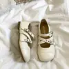 Sapatos Pretos de Bico Redondo Baixos Estilo Francês para Mulheres Nova Moda de Verão Versátil Estilo Ballet com Saias Sola Lisa Pequenos Sapatos de Couro