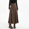 Falda midi minimalista de gamuza marrón de cintura alta para mujer, nuevo estilo versátil de otoño con cinturón